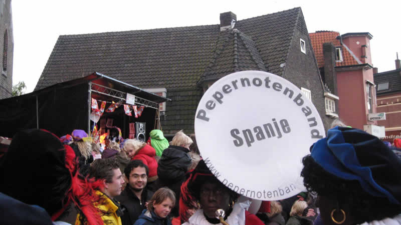 Pepernotenband voor het podium in Kleverpark Haarlem